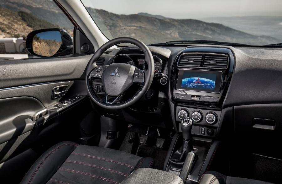 Интерьер Mitsubishi ASX 2017 года  (WW) (фото 35 из 41)